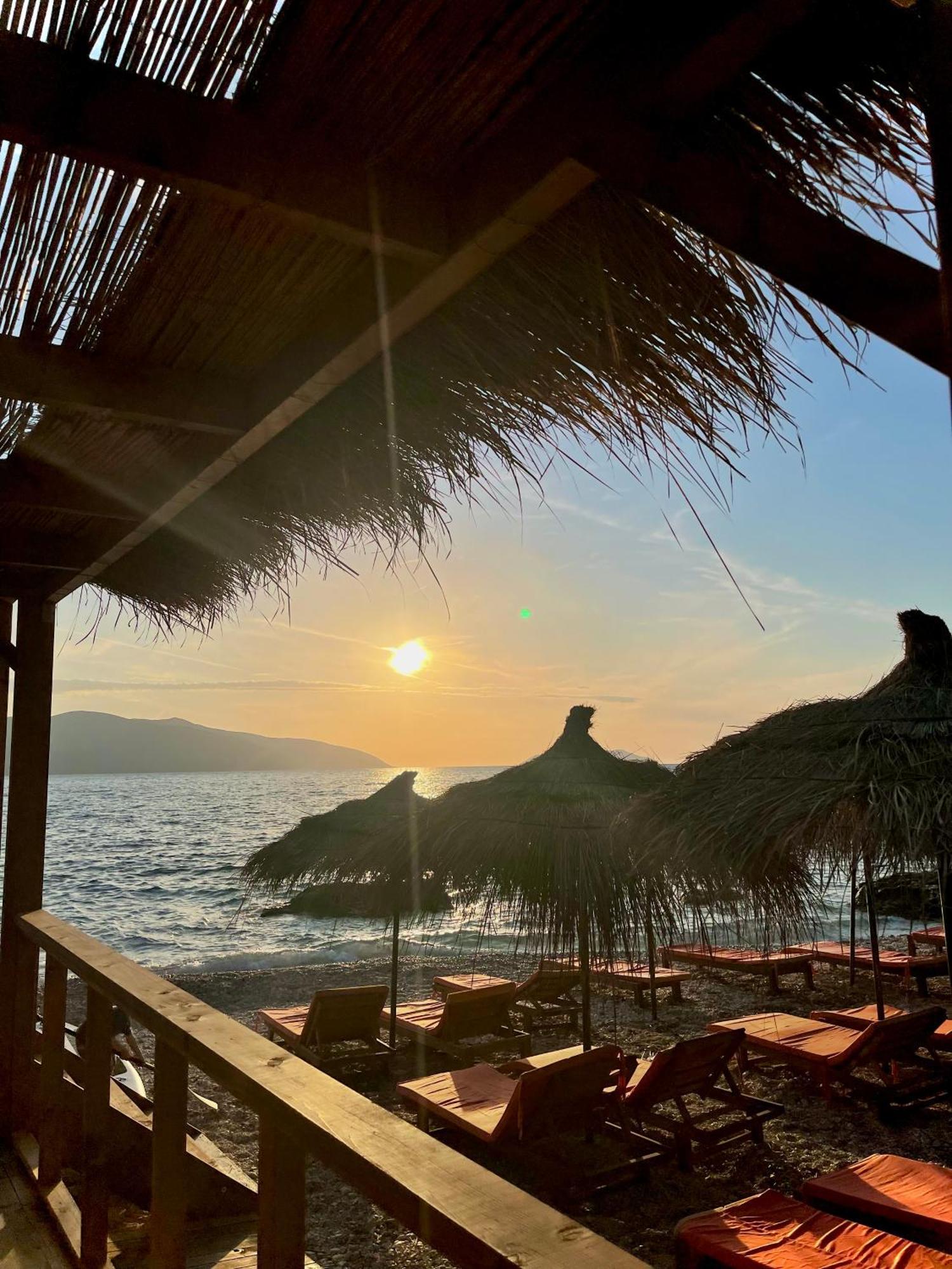 Envi Hotel Vlorë エクステリア 写真