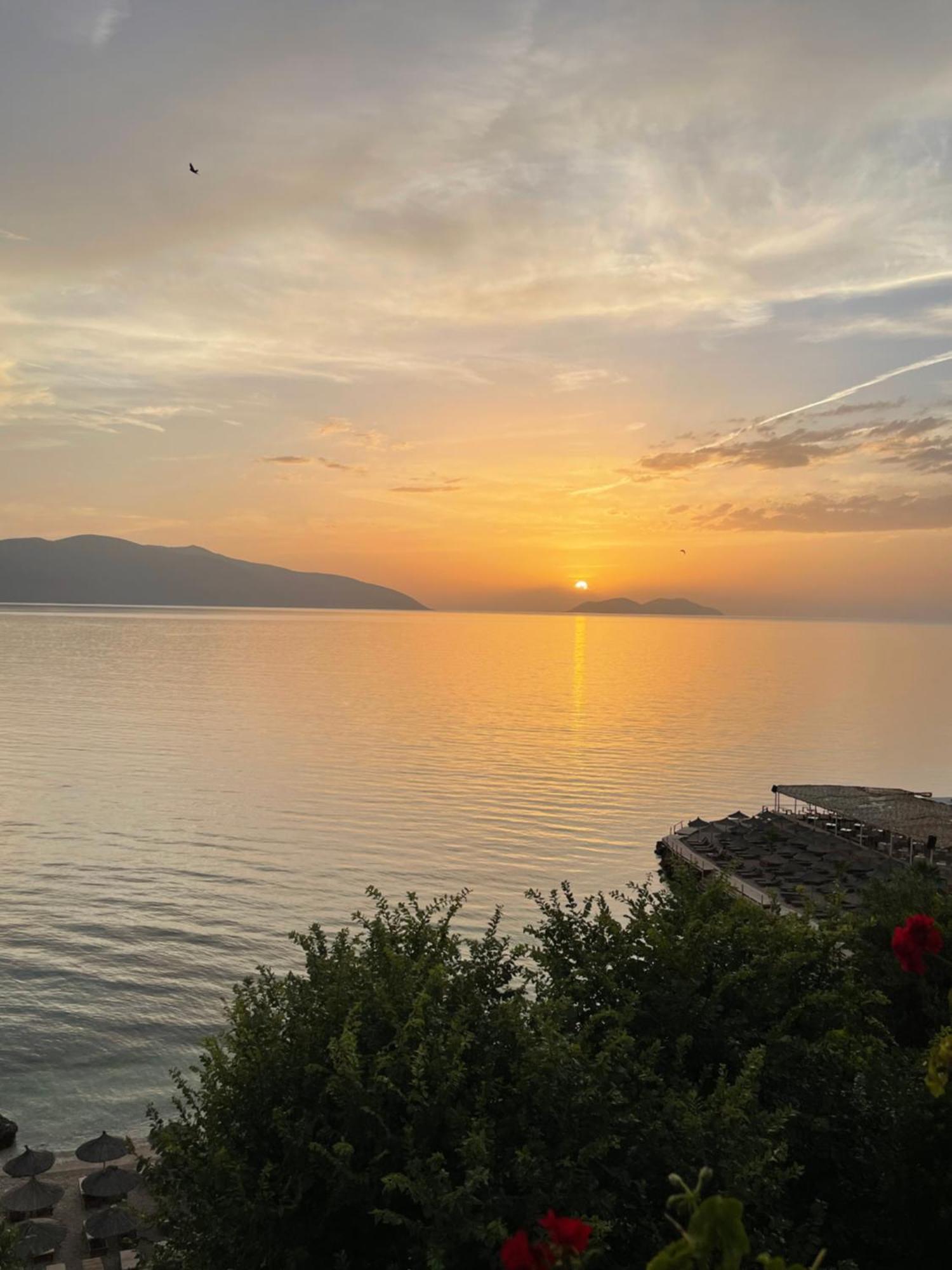 Envi Hotel Vlorë エクステリア 写真