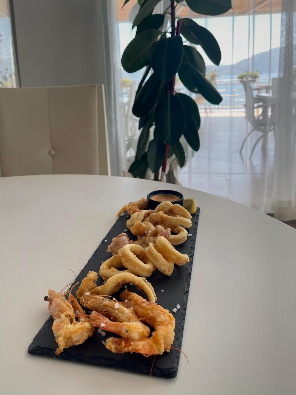 Envi Hotel Vlorë エクステリア 写真
