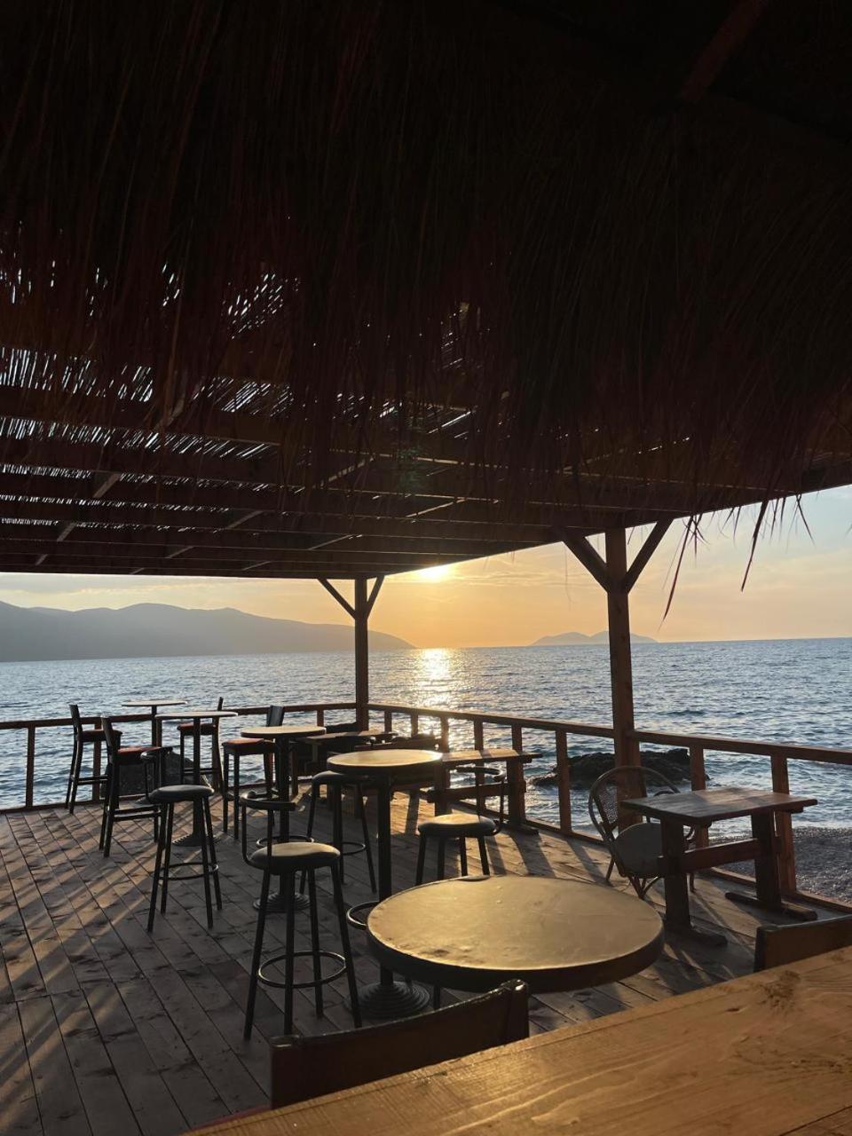 Envi Hotel Vlorë エクステリア 写真