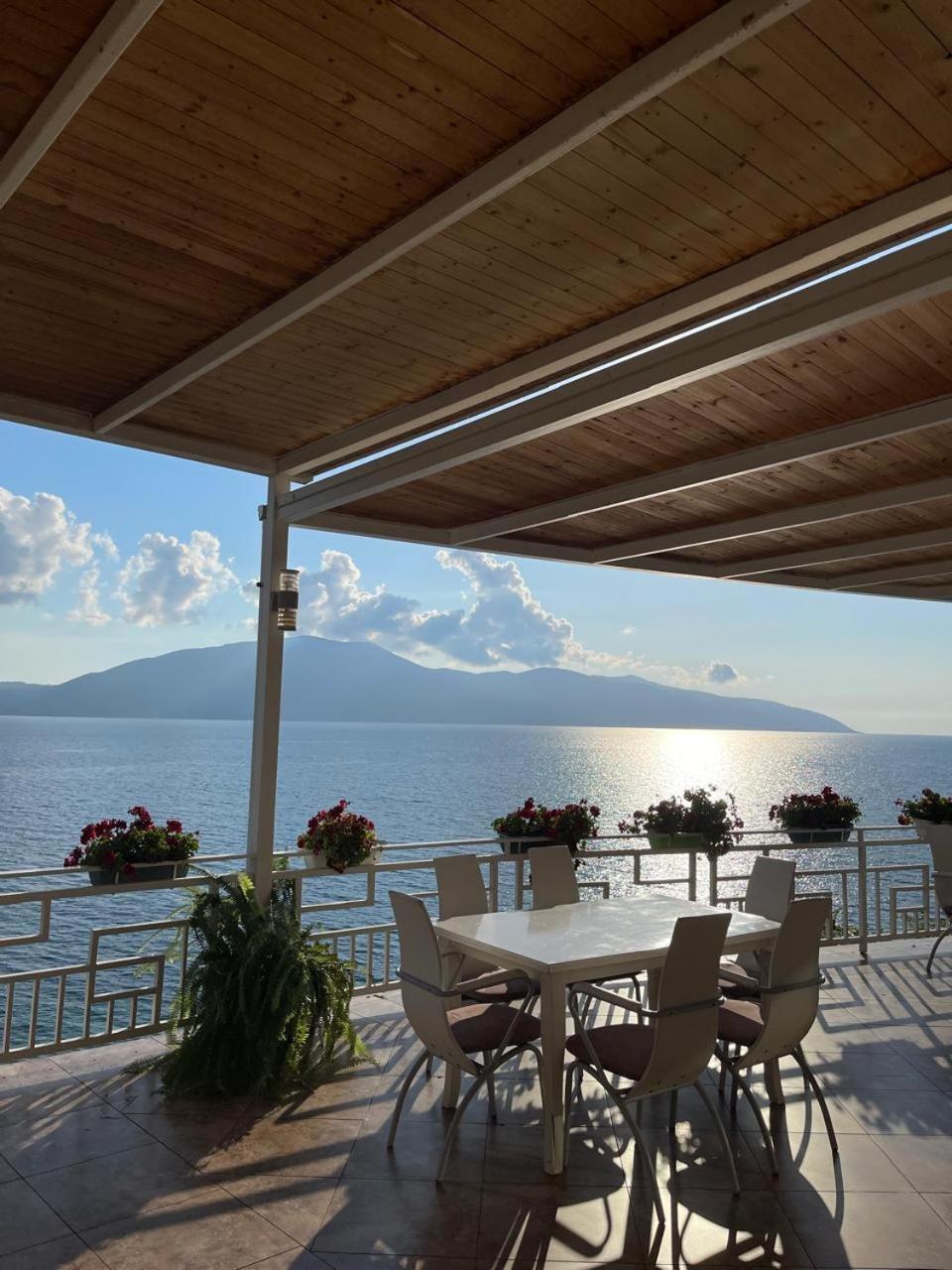 Envi Hotel Vlorë エクステリア 写真