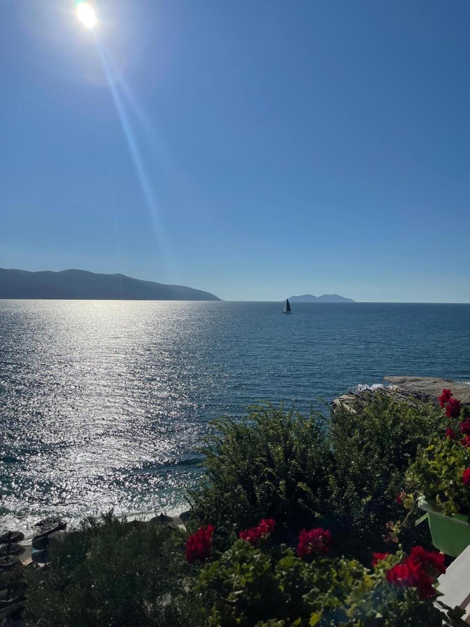 Envi Hotel Vlorë エクステリア 写真