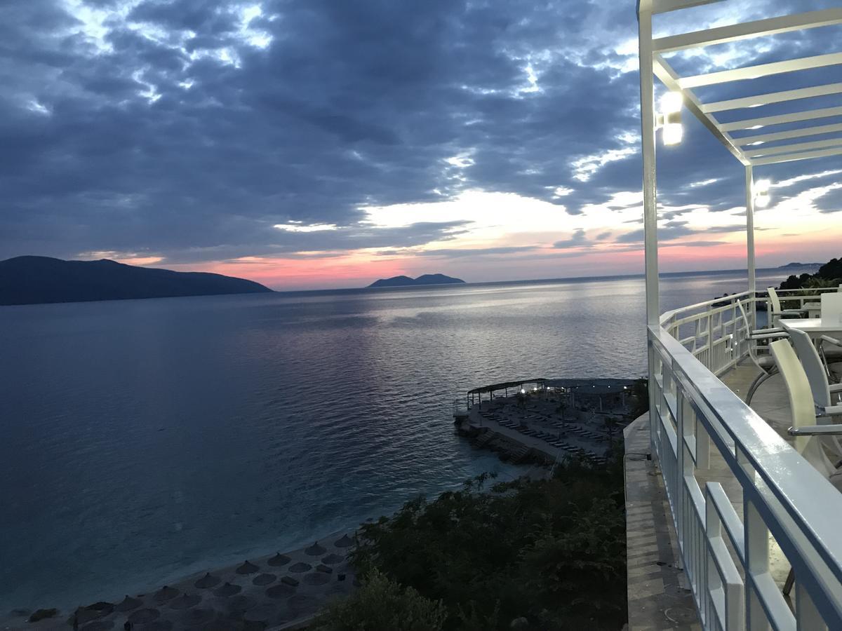 Envi Hotel Vlorë エクステリア 写真