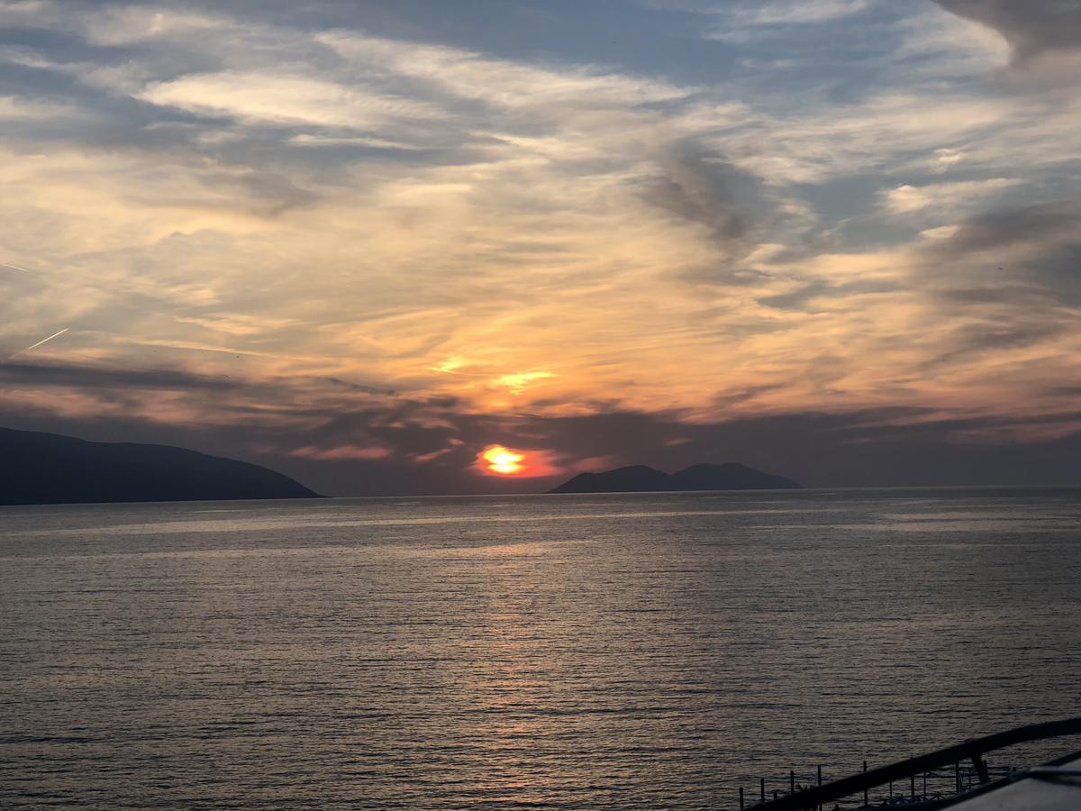 Envi Hotel Vlorë エクステリア 写真