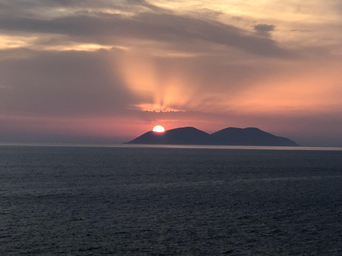 Envi Hotel Vlorë エクステリア 写真