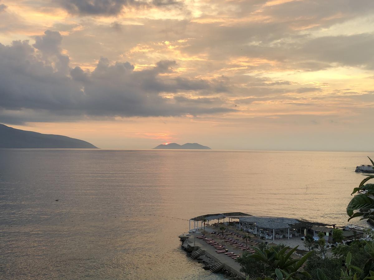 Envi Hotel Vlorë エクステリア 写真