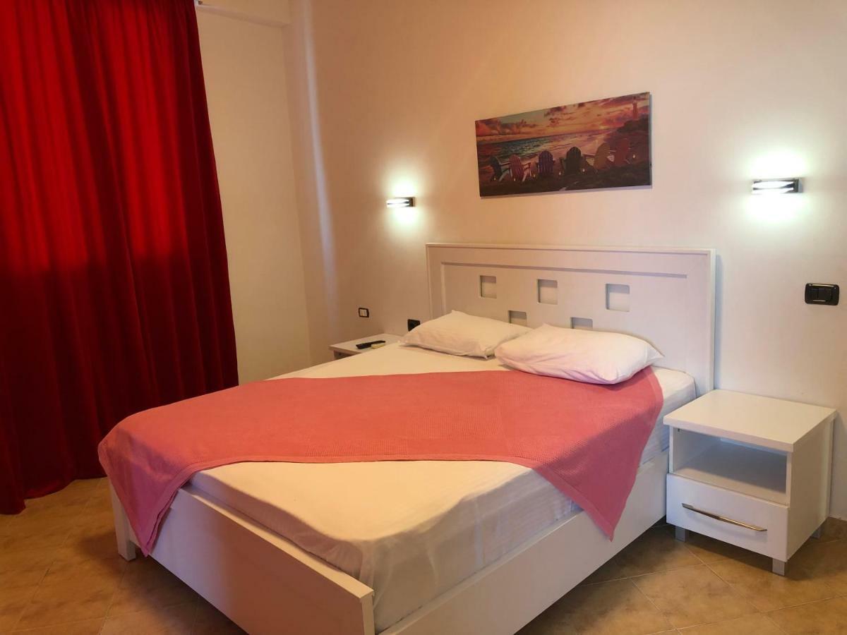 Envi Hotel Vlorë エクステリア 写真